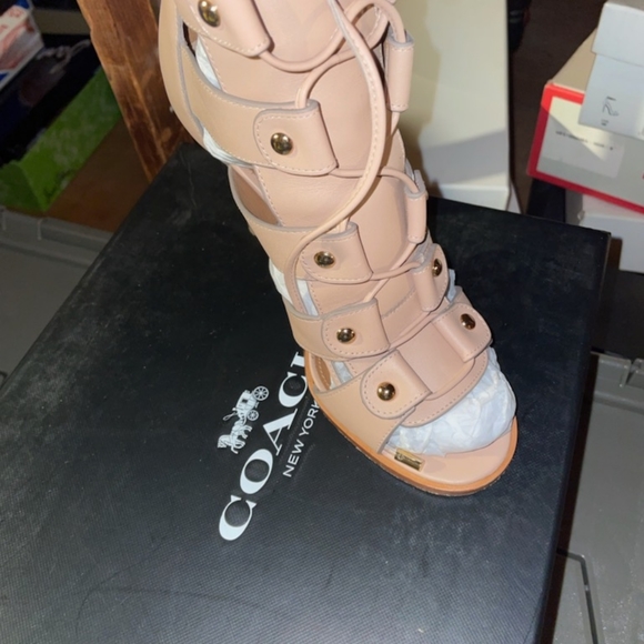 Coach lace up heeps - Picture 2 of 2